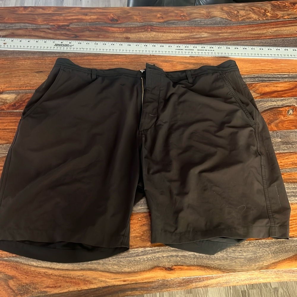 Black FootJoy men’s golf shorts 42